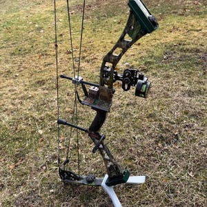 Compound Bow Stand for Non-Split Limbs