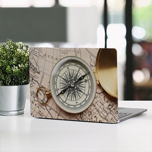 Entdeckerkompass-Laptophülle: UNIVERSAL-Laptophülle, vollflächige Schutzhülle, Vivid Vibes, Map-Laptophülle, Traveller-Laptophülle