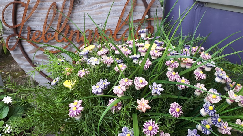 10 Stück Keramikblumen in liebevoller Handarbeit hergestellt. Frostfest gebrannt. Bild 2