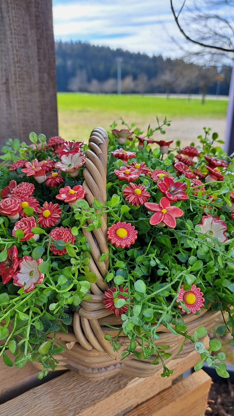 10 Stück Keramikblumen rote Keramikblümchen gemischt. Bild 2