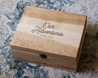 Caja de recuerdos personalizada, caja de recuerdos de boda, caja de recuerdos de boda, regalo de aniversario, regalo de despedida de soltera, regalo para pareja, caja de memoria de madera