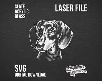 Op de afbeelding: Zwart-witte lijntekening van een teckelkop. De afbeelding is gelabeld met "Laser File", "SVG Digital Download" en "graphite glade".