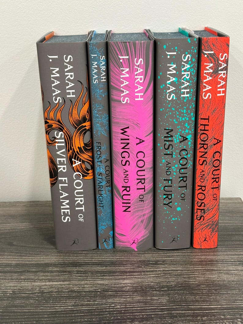 A Court of Thorns and Roses Box Set: Hand-painted Edges Hardcover (5 ...