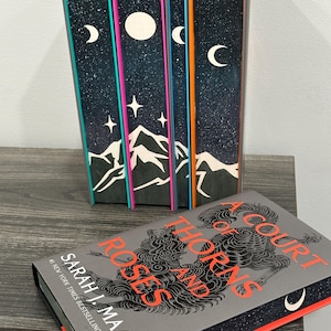 A Court of Thorns and Roses series- ACOTAR - Fore-Edge painting - Hard cover box set (5 books)- Velaris - Ramiel - painted edges sprayed