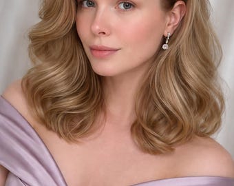 Diadema de terciopelo con cristales: elegante accesorio para el cabello.