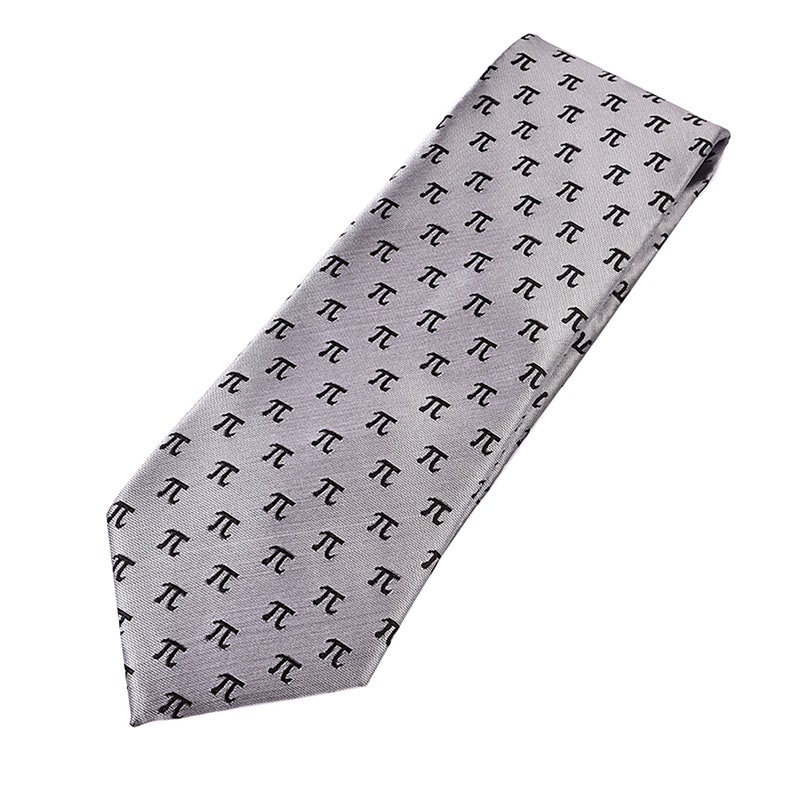 Puede incluir: Una corbata de seda gris con un patr&oacute;n repetido de s&iacute;mbolos pi negros.
