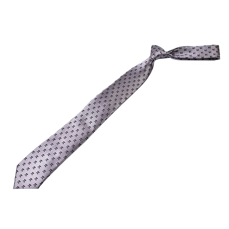 Puede incluir: Una corbata de seda gris con un patr&oacute;n repetido de s&iacute;mbolos pi negros.