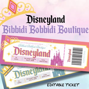 Może przedstawiać: Dwa różowe i niebieskie bilety do wydrukowania na imprezę Disneyland Bibbidi Bobbidi Boutique. Bilety przedstawiają ilustrację zamku, tekst "Disneyland" i datę "2 maja 2026".