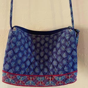 Vintage Vera Bradley 1990s Crossbody Purse in Classic Navy Pattern - Very Good Condition
