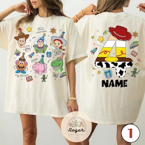 Camiseta personalizada de cumpleaños de Toy Story, Buzz Lightyear, Woody y Jessie de Toy Story Land. Camiseta para adultos y niños con el mensaje "Tienes un amigo en mí". imagen 6