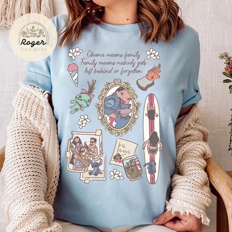 K&ouml;nnte beinhalten: Hellblaues T-Shirt mit einem Design mit dem Text "Ohana means family, Family means nobody gets left behind or forgotten." Das Shirt enth&auml;lt Cartoon-Illustrationen von Charakteren und Objekten.