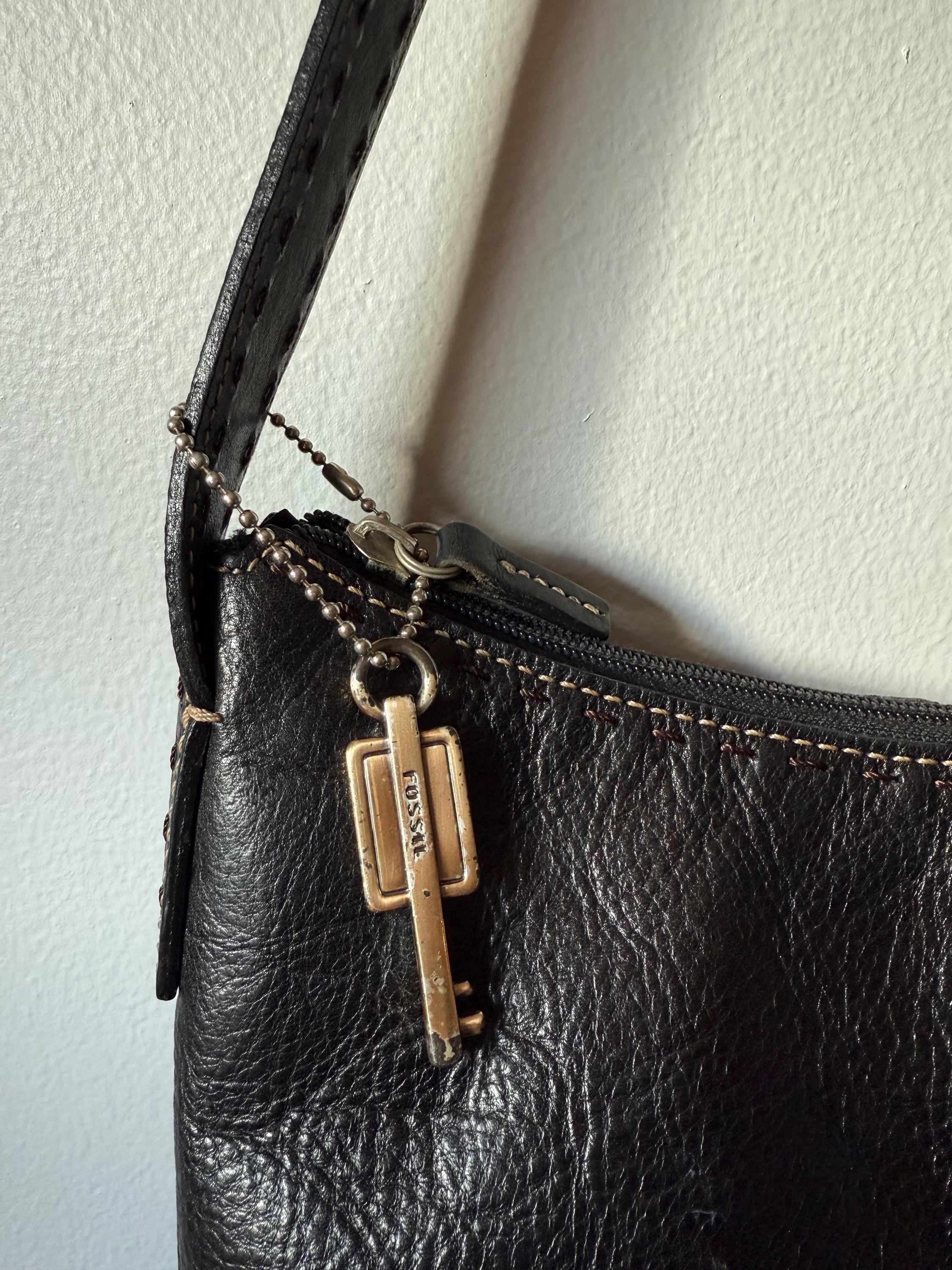 Vintage Y2K FOSSIL Black Leather Shoulder Bag With White Stitching 
