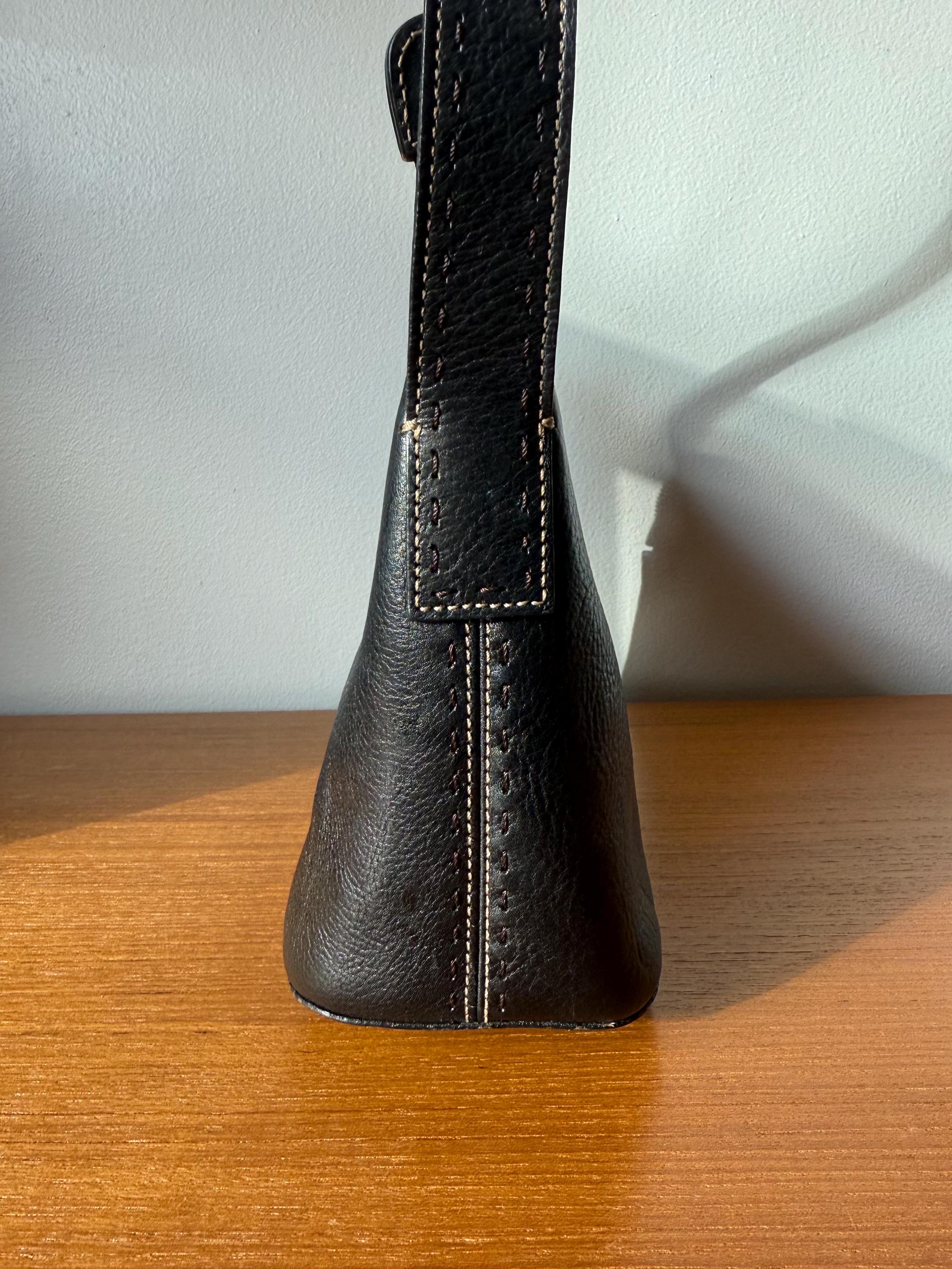 Vintage Y2K FOSSIL Black Leather Shoulder Bag With White Stitching 
