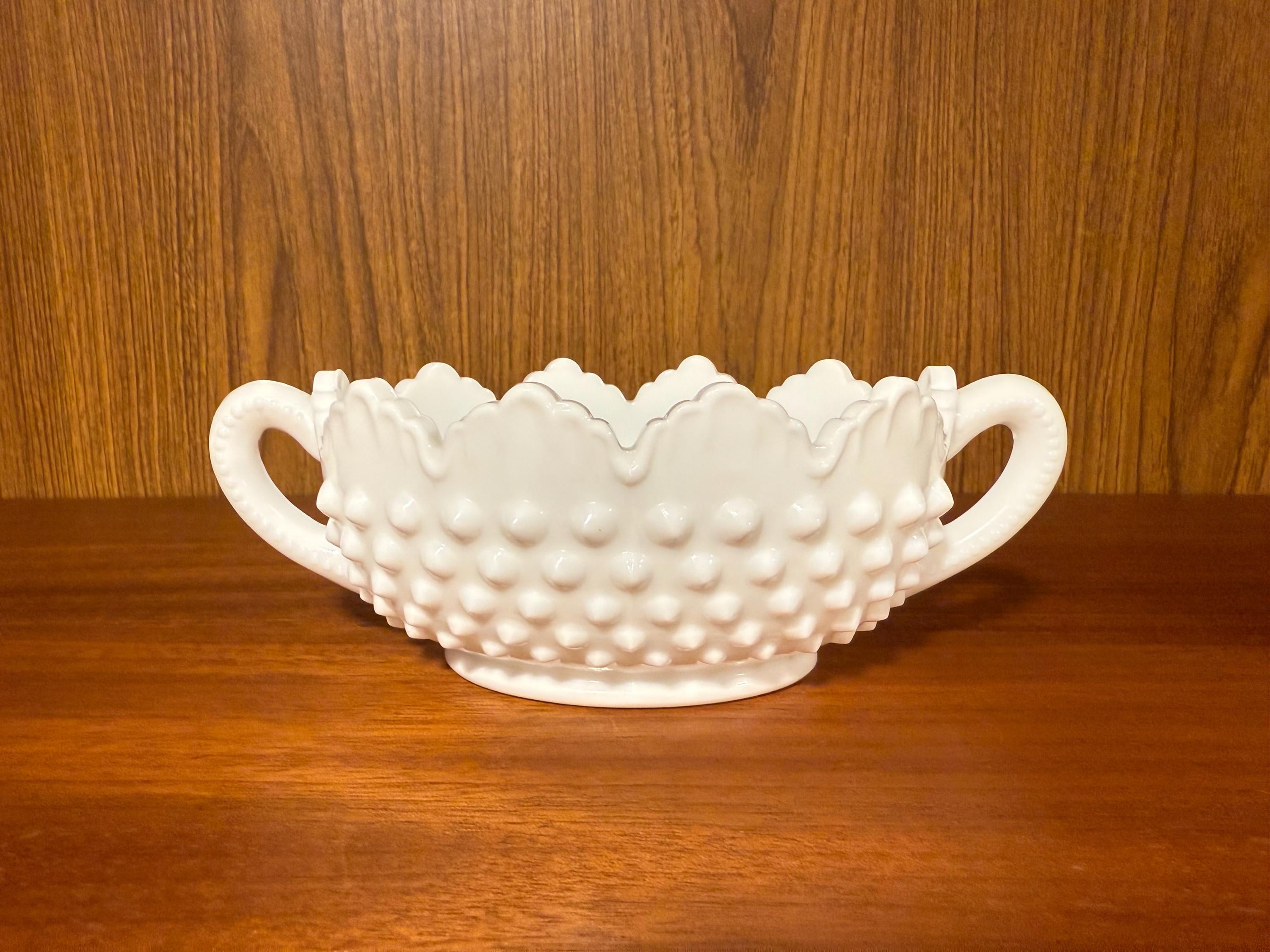 フェントン蓋付きミルクガラス フェントン蓋付きミルクガラス