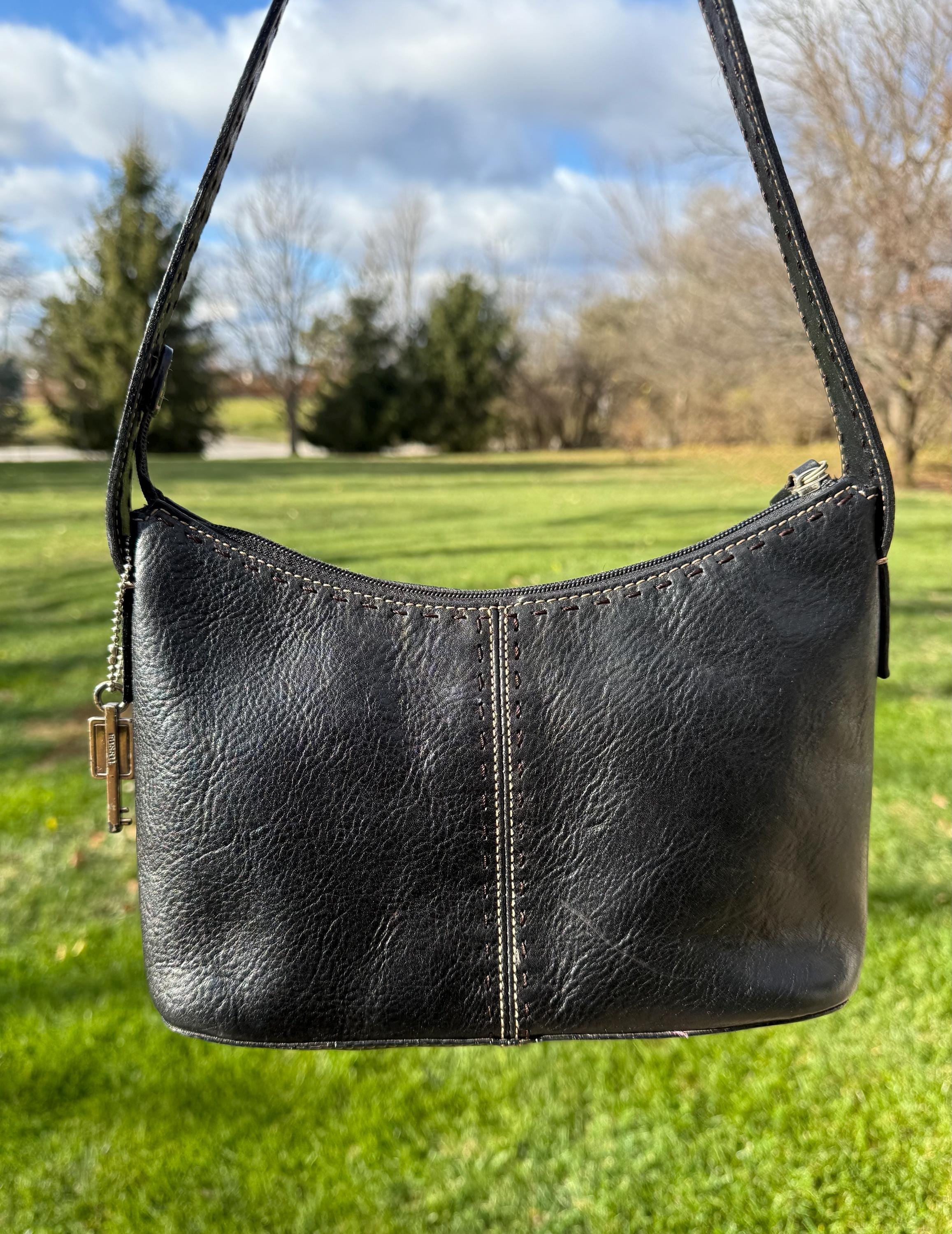 Vintage Y2K FOSSIL Black Leather Shoulder Bag With White Stitching 