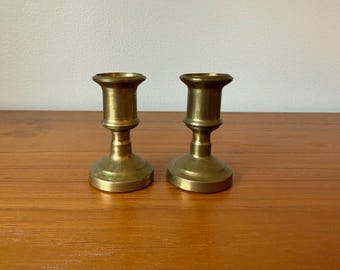 ヴィンテージ真鍮製小型キャンドルホルダー2個セット、高さ2.75インチ