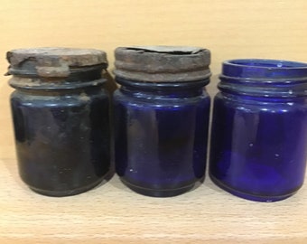 Set di tre vasetti blu cobalto per vaporizzatore Vicks degli anni '60