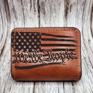 Cartera de cuero, cosida a mano a medida, cuero de alta calidad, hecha a mano con opción de grabado láser, bandera patriótica estadounidense, We the People.