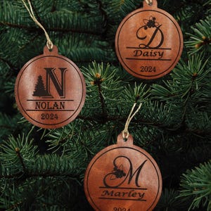 Gepersonaliseerd leren ornament: lasergegraveerde volnerf aandenken
