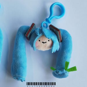 Shiteyanyo (Hatsune Miku/VOCALOID inspired) plushie keychain