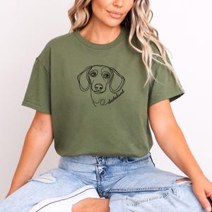 Short-Haired Dachshund T-Shirt – Dog Lover Shirt, Gift for Dog Owner, Dachshund Gift Idea, Dog Owner Tee, Pet Owner Graphic Tee