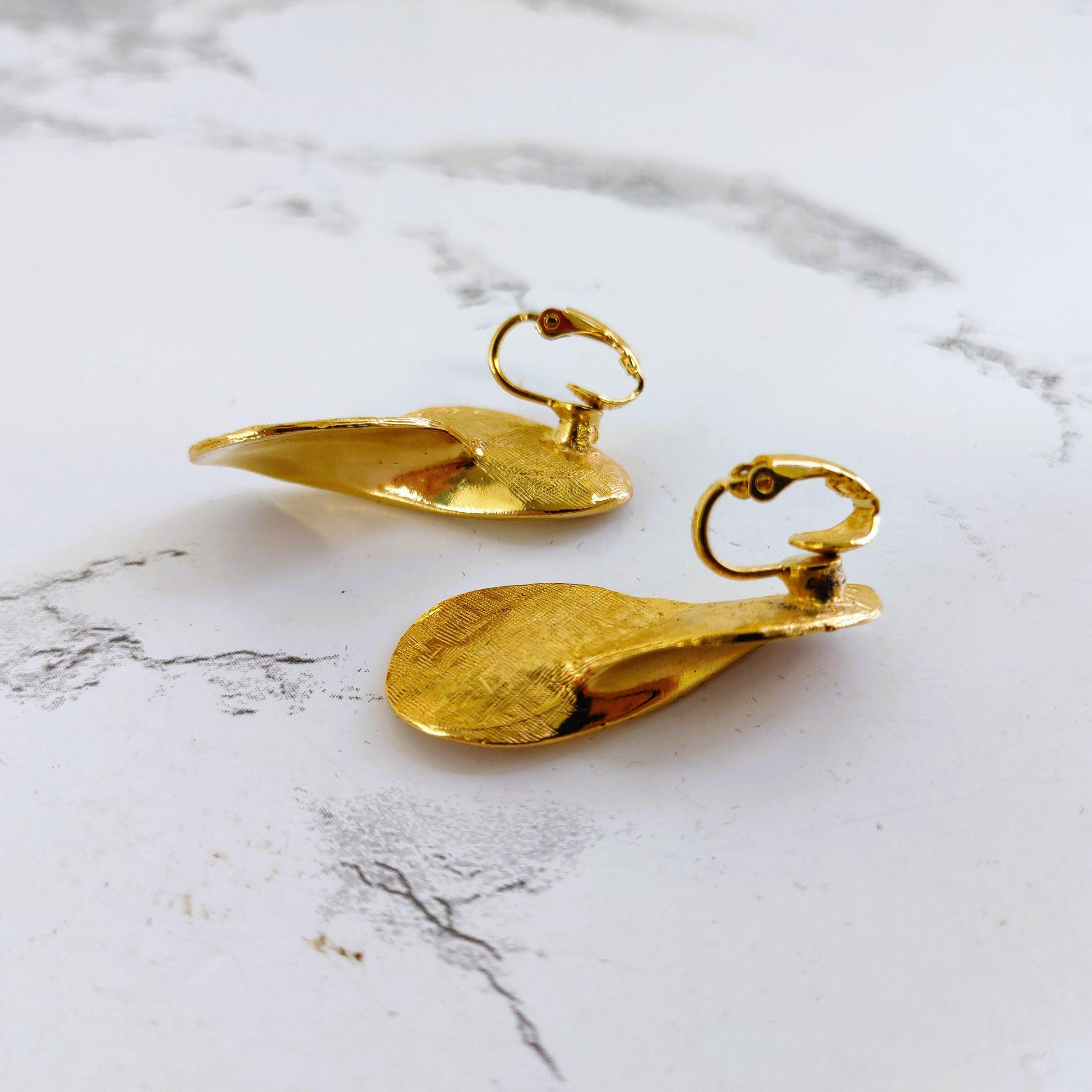Boucles D'oreilles Clips Vintage 1961 - Forme Dôme Avec Effet Pic - Couleur Or - Occasion Parfait état