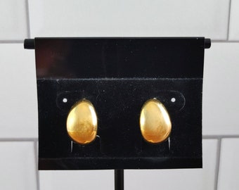 Vintage Monet gouden gebogen koepelvormige scharnier clip-on oorbellen