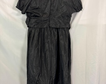Antique Victorian Black Silk Taffeta Evening Dress – Boned Bodice, Puff Sleeves, Lace Panel