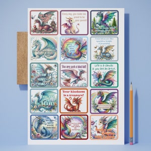 Puede incluir: Un conjunto de 16 pegatinas cuadradas de colores con dragones y mensajes inspiradores. Las pegatinas están impresas en papel blanco con un acabado brillante. Los mensajes incluyen "¡Eres un niño tan amable!" y "¡Eres tan valiente!"