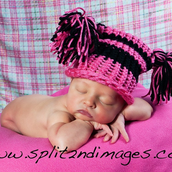 newborn 0-3 pom pom hat baby item or photography prop pink and black