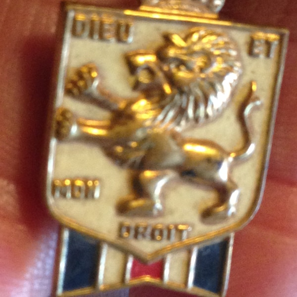 Dieu et Mon Droit Krawatte Tack / God and My Right Tie Pin /Motto der britischen Monarchen Anstecknadel / WWII British War Relief Anstecknadel