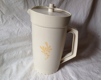 Tupperware Milk Juice Pitcher 2 Quart Servalier Lid 1970s Almond Beige Vintage  Kitchen