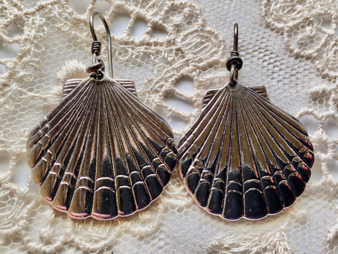 ピアス Big Shell Earring (Silver) Silver Geller Shell Earrings | Adorn Luxe | Adornmonde