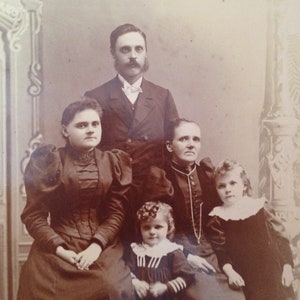 Keau Family Dover New Hampshire Cabinet Card Sepia Tone Fotografía 1890s