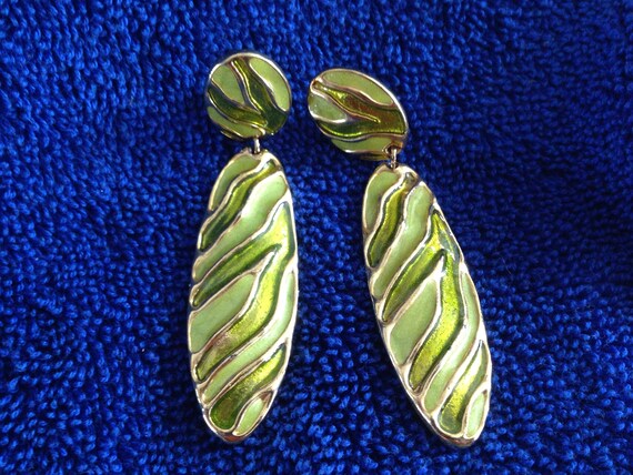 Spring Green Flower Earrings Antiqued Gold-tone Dangle Trumpet Lily Lime Colorful Summer Jewelry
