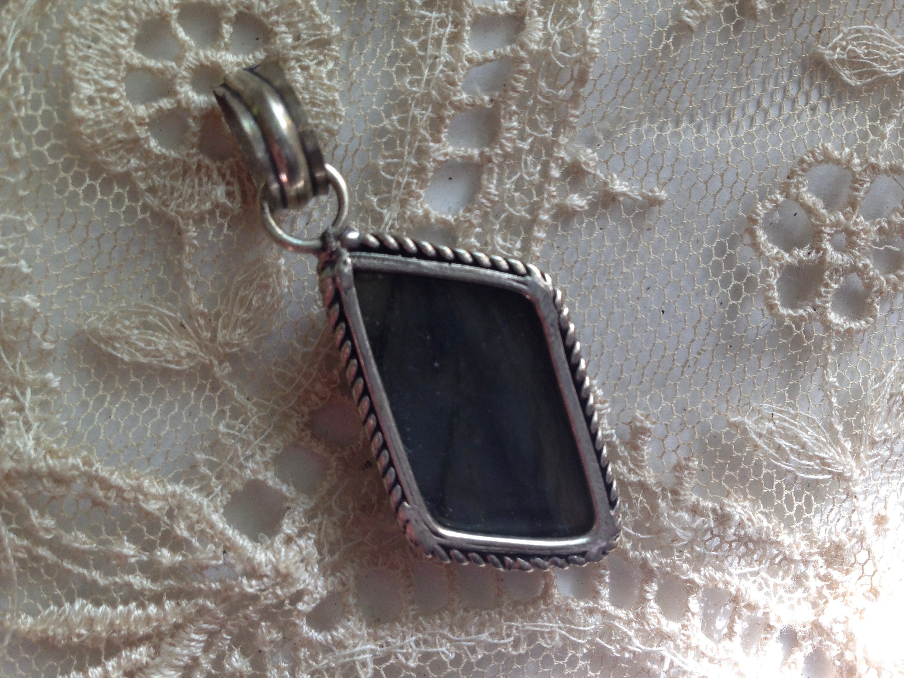 Pendentif Vintage Labradorite Noir Fait Main - Bijou Cadeau Fiançailles Anniversaire