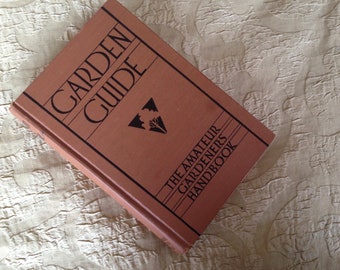 Garden Guide Amateur Gardener's Handbook  Illustrated Hardcover Book 1947A.T. De La Mare Co