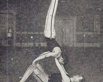 TurnerInnen Bonding Manly Gymnast Männer Vintage Fotogravur Print für Rahmung 1920er Jahre Schwarz Weiß