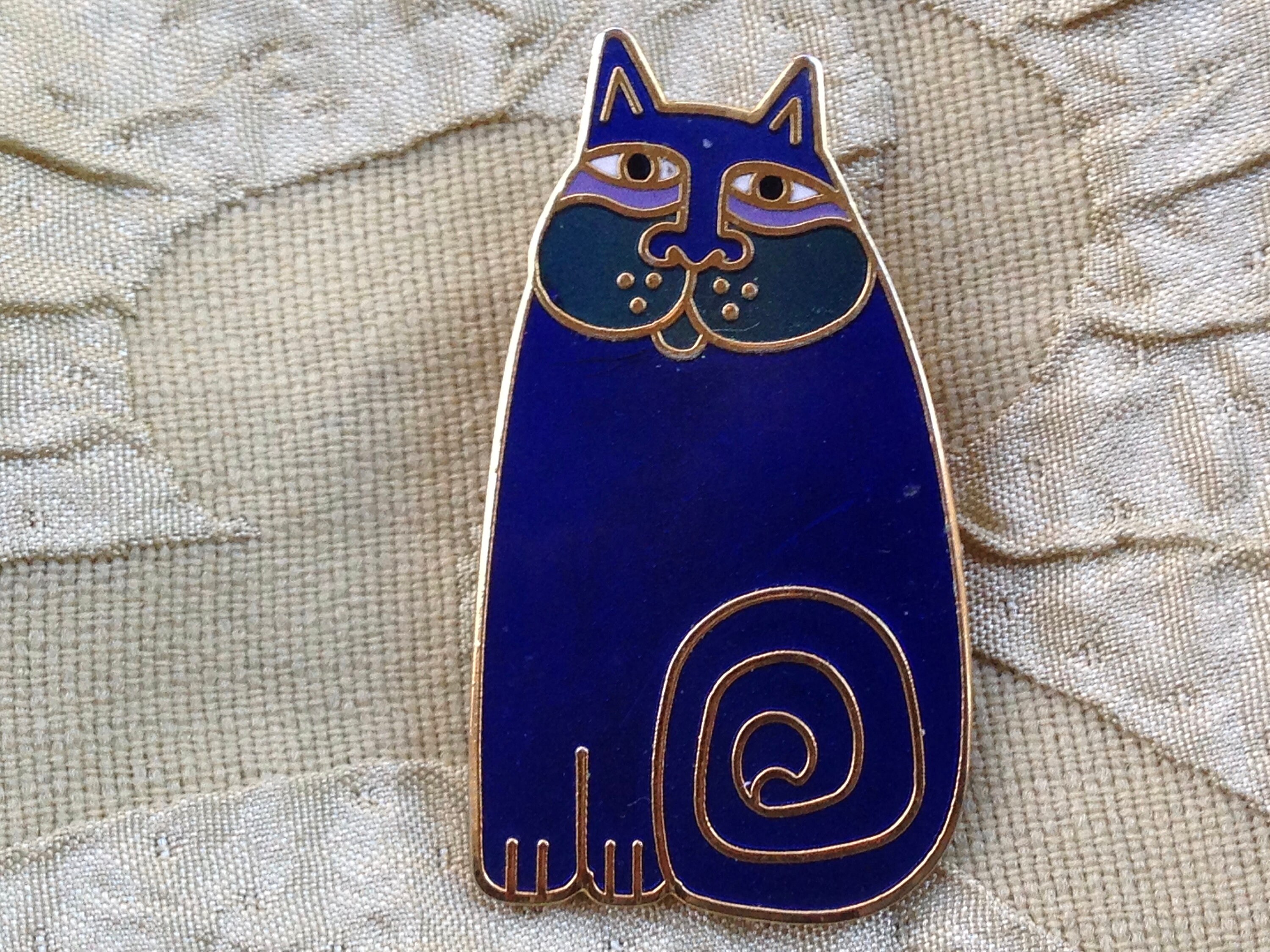Blue cat pin brooch