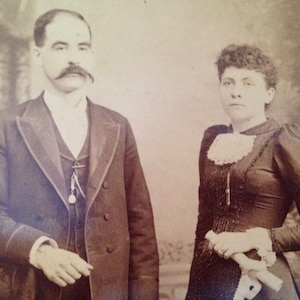 Verheiratetes Paar aus Louiston Maine Kabinett Karte Sepia Tone Fotografie 1890er JahreSamuel und Esther Wentwork