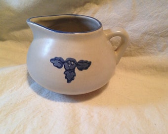 Round Gravy Boat Pitcher Pfaltzgraff Yorktowne Pottery Cobalt Blue Salt Glaze Vintage Kitchen Ware Yorktown