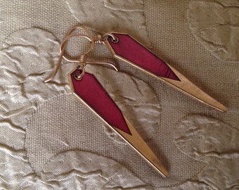 Pendientes Laurel Burch Ruby Red Daggers Cloisonne French Ear Wire Dangle Joyería Vintage 1980s Oro Rojo