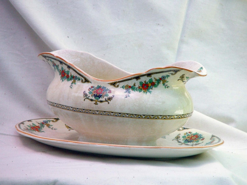 Minerva Gravy Boat John Maddock & Sons 1880-1896 Victorian Antique Bone China image 3