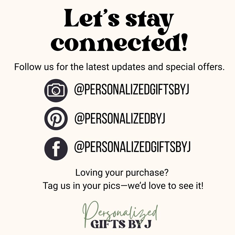 K&ouml;nnte beinhalten: Cremefarbene Grafik mit dem Text "Let's stay connected!" in fetter, schwarzer Schrift. Darunter werden Social-Media-Handles aufgelistet: @PERSONALIZEDGIFTSBYJ, @PERSONALIZEDBYJ und @PERSONALIZEDGIFTSBYJ. Das Bild enth&auml;lt auch den Text "Loving your purchase? Tag us in your pics&mdash;we'd love to see it!" und das Logo "Personalized GIFTS BY J."