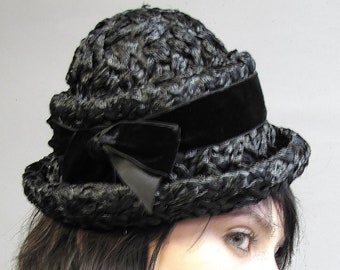 Adorable Vintage 1950's Black STRAW Beanie Style MINI Hat w VELVET Bow