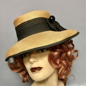 Jahrgang 1960 Mr. JOHN Klassische Designer Fedora, feine Stroh 60er Jahre DAMEN FEDORA Hut, mit Hut Pin
