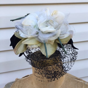 White 1950's Silk Flowers Fascinator, Floral 50s WHIMSIE Net Hat image 8