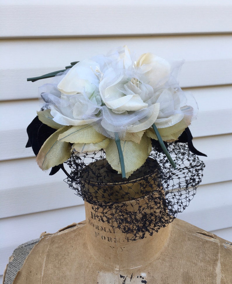 White 1950's Silk Flowers Fascinator, Floral 50s WHIMSIE Net Hat image 8