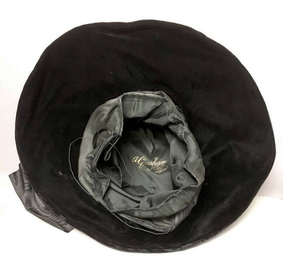 Vintage 1920's WIDE BRIMMED Velvet Hat / Black Pe… - image 3