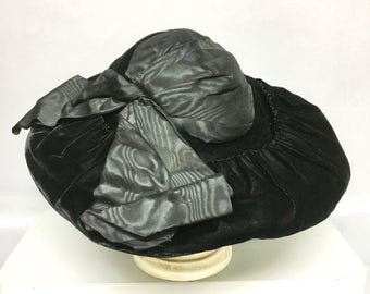 Vintage 1920's WIDE BRIMMED Velvet Hat / Black Peaux de Soie SILK / 20s Wide Brim Hat